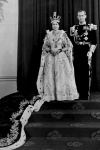 1953年，伊莉莎白女王身著由Norman Hartnell設計的皇袍。（PA）