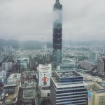 自46樓俯瞰信義區，眼前是台北101。