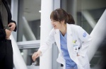 宋慧喬在新戲中飾演無國界醫生薑暮煙。（圖片擷取自KBS）