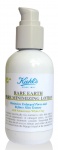 Kiehl's亞馬遜白泥淨緻毛孔乳液／1,260元
燕麥粉成份幫助吸附多餘油脂，若需要增加滋潤程度，可以搭配精華液或保濕乳液使用。
