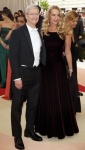 Apple CEO Tim Cook與Steve Jobs妻子Laurene Powell（路透）