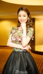 林心如身穿Marchsa Resort 2016花朵禮服搭配BVLGARI寶格麗古董珠寶，腳踩Jimmy Choo美鞋。