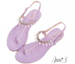 Ann’S 白色陶瓷鑽釦T字夾腳涼鞋／880元（品牌提供）