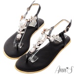 Ann’S 清涼冰鑽寶石T型涼鞋／1,780元（品牌提供）