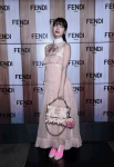 秀智於米蘭時裝週參與FENDI 2017秋冬大秀。（品牌提供）