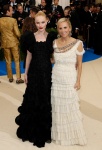 Kate Bosworth and fashion designer Tory Burch（路透）