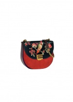 Etro花鳥刺繡肩背包（品牌提供）