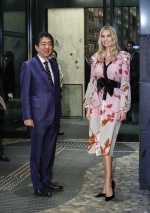 美國第一千金伊凡卡「走到哪都是伸展台」！訪南韓首日連換三套服裝展時尚外交