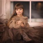 俄羅斯6歲小模特兒獲封「世界最美」，藍色大眼征服全球網友心！