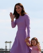 大嫂還是贏了！凱特王妃端出穿 3 次的懷孕舊衣亮相、氣勢強壓梅根低調風！