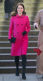 凱特王妃懷雙胞胎公主？靠修身顯瘦「傘狀外套」藏8月孕肚！
