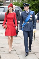 凱特王妃、孔曉振示範「紅色比例」造型！開運時尚好感度就這樣穿