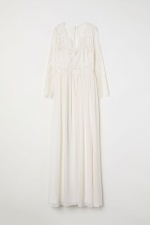 凱特王妃百萬婚紗出平價版？H&M復刻「長袖蕾絲禮服」萬元有找！