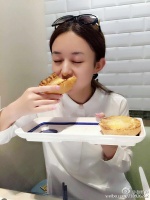 趙麗穎瘦出尖下巴