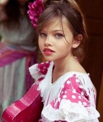 10歲性感登封《Vogue》惹議！「全球最美小女孩」現年17歲長這樣…