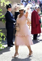 卡蜜拉「雞窩帽」、小威廉絲「風火輪」...皇室婚禮賓客戴帽搏版面！