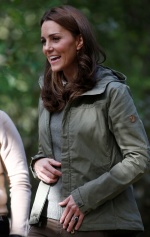 凱特王妃節儉無極限！結束育嬰假穿「14年超舊靴」華麗回歸！