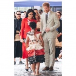 更多英國皇家媳的「婚禮時尚」美照看這裡！凱特VS.梅根你比較喜歡誰的裝扮呢？