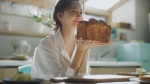 潤娥最新廣告「白襯衫+小白襪」男粉絲：叫女友在家也這樣穿！
