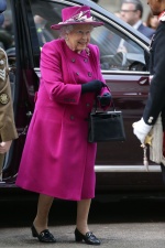 凱特王妃也穿「葡萄紫」完勝梅根大媽裝！妯娌時尚戰火一觸即發...