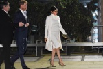 梅根連續穿「同款」白色大衣又爆奢侈說？網：看不出差別在哪！