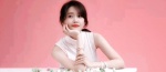 潤娥穿深 V 秀「性感天鵝頸」！30 秒影片讓粉絲想戀愛了...