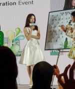 潤娥穿「好媳婦洋裝」嘟嘴、吐舌裝可愛！網讚：快出表情包！