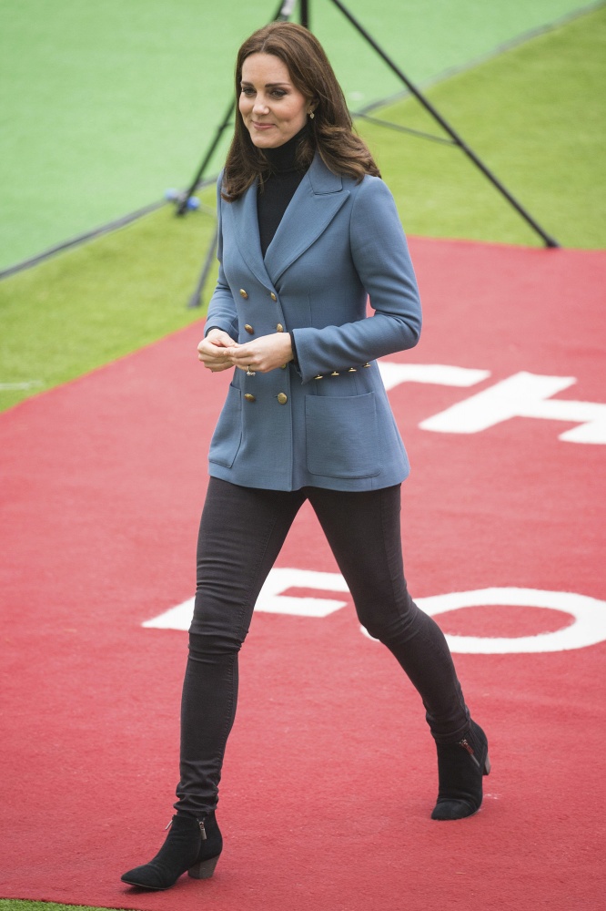 2011 年至今這大衣還在代購清單上！凱特王妃掀「軍裝」熱潮...