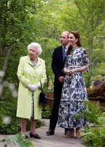 凱特王妃穿流行的乾燥玫瑰色！被媒體拍到「最萌瞬間」美照...