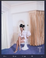 蕾哈娜積極行銷個人品牌，走到哪裡都穿自家設計。（照片截自Rihanna IG）