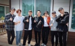 EXO成員Xiumin（左4）與D.O.（右2）因為已經入伍而確定缺席今年7月的演唱會。（照片截自EXO IG）