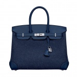 品牌經典的 Birkin 包以羊毛氈面料做出嶄新的組合，建議售價NTD.348,200。
