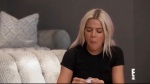 Khloé Kardashian跟妹妹姐妹談心的內容出現在家族實境節目的預告中。（截自 E! Youtube）
