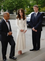 凱特王妃出席慈善活動，再度展現舊衣新穿的搭配技巧。（美聯社）