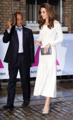 凱特王妃出席慈善活動，再度展現舊衣新穿的搭配技巧。（歐新社）