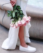 百搭小白鞋甚至也有人選做婚鞋使用。（截自Vans IG）