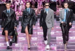 Versace 2020春夏男裝秀上，將許多元素做出女裝版本的延伸。（截自vogue.com）