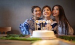 Hebe透露三人每年都會將生日當天留起來跟姐妹一起度過。（截自微博）