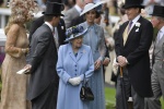 英國女王與多位皇室成員不約而同穿著藍色到場。（歐新社）