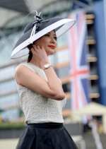 林志玲應品牌之邀參加英國皇家雅士谷賽馬日活動。（截自微博）