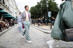 韓國男星宋旻浩走上Louis Vuitton 2020春夏男裝伸展台。（截自微博）