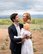 Karlie Kloss與Josh Kushner在週末於美國懷明俄州再度舉行婚禮。（截自Karlie IG）