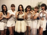 韓國女星具荷拉與沖繩女子團體Chuning Candy同台表演。（截自twitter）