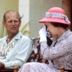 凱特王妃接手女王「67年重責」！靠一件花洋裝搞定全場