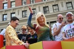Donatella Versace出席同志驕傲月活動。（美聯社）