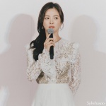 宋慧喬2月出席品牌新加坡活動，也是穿著白色蕾絲連身裙。（截自雪花秀IG）