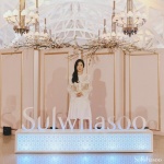 宋慧喬2月出席品牌新加坡活動，也是穿著白色蕾絲連身裙。（截自雪花秀IG）