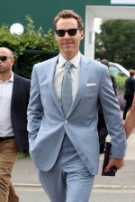 「奇異博士」Benedict Cumberbatch班尼迪克康柏拜區的西裝線條較寬鬆。（截自twitter）