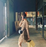 泫雅泰國度假穿內衣上街、背塑膠袋包超「接地氣」！網驚：毫無美感