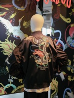 H&M首個大中華區設計師聯名系列9月登場！超浮誇功夫裝裡「臥虎藏龍」